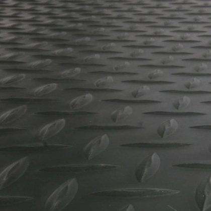 Černá gumová protiúnavová průmyslová rohož - 600 x 90 x 1,4 cm