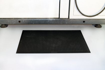Černá gumová protiúnavová průmyslová rohož - 90 x 60 x 1,5 cm