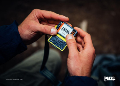 Čelovka PETZL Tikka Core 2022, šedá, 450 lm - E067AA00