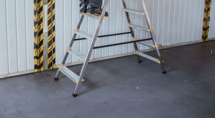 Hliníkové štafle oboustranné, 2x6 stupňů, 2,83 m, max. zátěž 150 kg