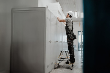 Hliníkové schůdky oboustranné, 2x3 stupně, 2,2 m, max. zátěž 150 kg