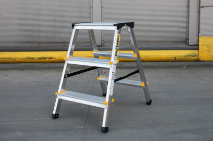 Hliníkové schůdky oboustranné, 2x3 stupně, 2,2 m, max. zátěž 150 kg
