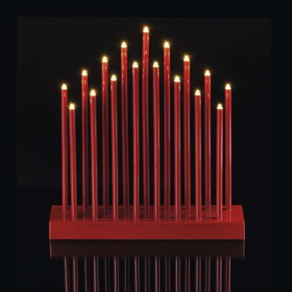 LED dekorace – červený svícen, 3×AA, teplá b., čas.
