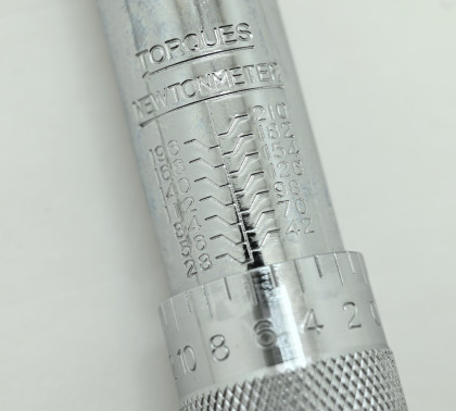 Klíč momentový 1/2" 470 mm 28-210Nm