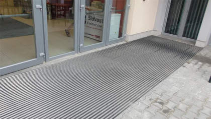 Textilní gumová hliníková kartáčová vstupní rohož FLOMA Alu Low Extra (Bfl-S1) - 80 x 120 x 1 cm