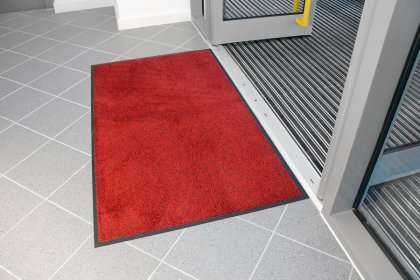 Červená textilní čistící vnitřní vstupní rohož - 85 x 60 x 0,9 cm