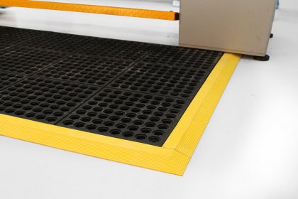 Černá gumová protiskluzová protiúnavová průmyslová modulární rohož Fatigue - 90 x 90 x 1,8 cm