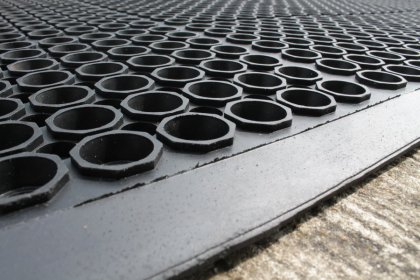 Černá gumová olejivzdorná protiskluzová protiúnavová průmyslová modulární rohož - 150 x 90 x 1,25 cm