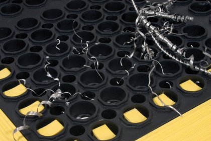 Černá gumová protiskluzová protiúnavová průmyslová modulární rohož COBA Deluxe - 150 x 100 x 1,9 cm