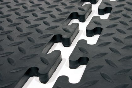 Černá gumová protiskluzová průmyslová modulární rohož Comfort-Lok - 80 x 70 x 1,25 cm