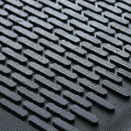 Černá gumová protiskluzová průmyslová rohož - 85 x 75 x 0,6 cm