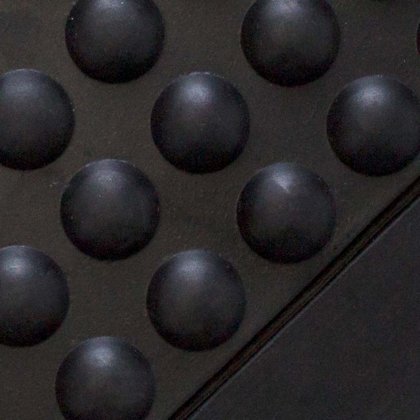 Černá gumová protiúnavová průmyslová modulární rohož (25% nitrilová pryž) - 90 x 60 x 1,4 cm
