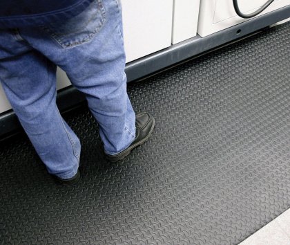 Černá gumová protiskluzová protiúnavová průmyslová rohož - 90 x 60 x 0,9 cm