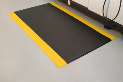 Černo-žlutá gumová protiskluzová protiúnavová průmyslová rohož - 1830 x 120 x 0,9 cm