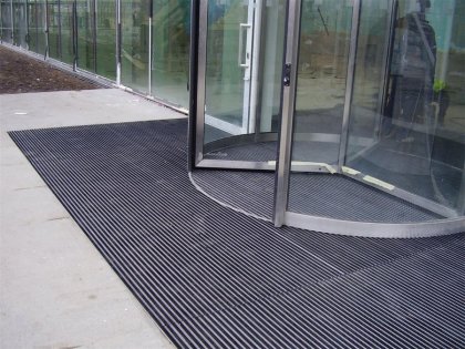 Černá hliníková čistící kartáčová venkovní vstupní rohož Alu Super - 100 x 100 x 2,2 cm