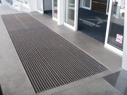 Černá hliníková čistící kartáčová venkovní vstupní rohož Alu Super - 100 x 100 x 2,7 cm