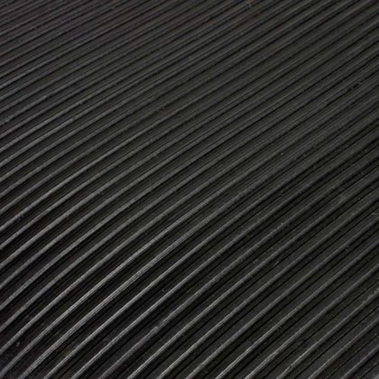 Černá gumová protiúnavová průmyslová rohož - 15,3 m x 90 cm x 1 cm