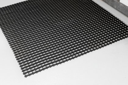 Černá olejivzdorná průmyslová univerzální rohož - 1000 x 120 x 1,2 cm