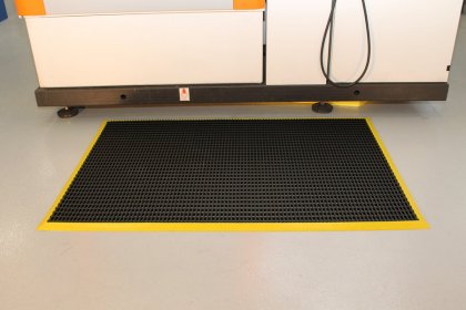Černá olejivzdorná protiskluzová průmyslová univerzální rohož - 120 x 60 x 1,2 cm