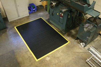Černá olejivzdorná protiskluzová průmyslová univerzální rohož - 120 x 60 x 1,2 cm