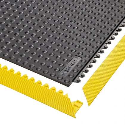 Černá náběhová hrana "samec" Skywalker HD Safety Ramp, Nitrile - délka 91 cm, šířka 5 cm a výška 1,3 cm