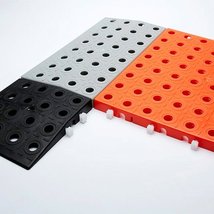 Černá plastová modulární dlaždice AT-HRD, AvaTile - 25 x 25 x 1,6 cm