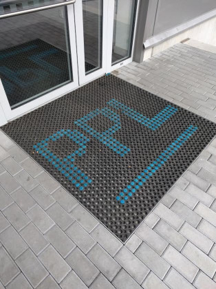 Gumová čisticí venkovní vstupní rohož na hrubé nečistoty FLOMA OctoMat - 60 x 80 x 2,2 cm