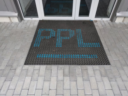 Gumová čisticí venkovní vstupní rohož na hrubé nečistoty FLOMA OctoMat - 60 x 80 x 2,2 cm