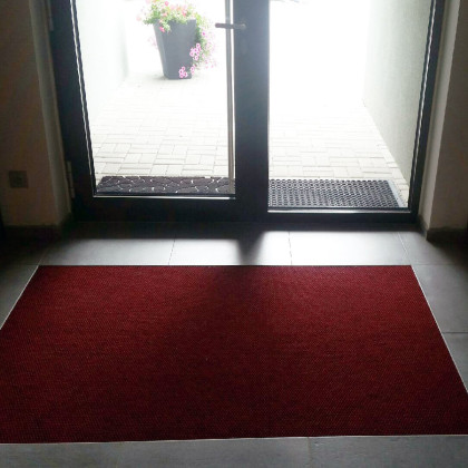 Gumová venkovní vstupní rohož s obvodovou hranou FLOMA Dirt Catcher - 90 x 90 x 1,4 cm