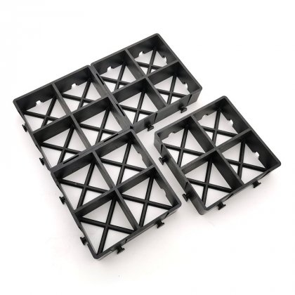 Černá plastová zátěžová zatravňovací dlažba ProGrass MAX, FLOMA - 22,5 x 22,5 x 6 cm