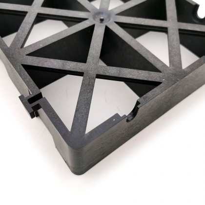 Černá plastová zátěžová zatravňovací dlažba ProGrass MAX, FLOMA - 22,5 x 22,5 x 6 cm