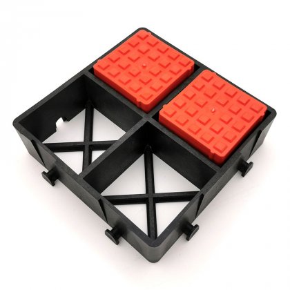 Oranžový plastový vyznačovací prvek ProGrass MAX, FLOMA - délka 9,7 x 9,7 x 5,9 cm