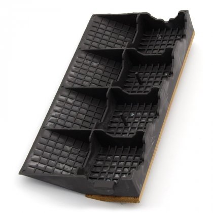 Hnědý dřevoplastový nájezd "samice" pro terasové dlaždice Linea Combi-Wood - 39 x 19,5 x 6,5 cm