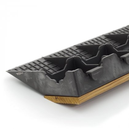 Hnědý dřevoplastový nájezd "samec" pro terasové dlaždice Linea Combi-Wood - 117 x 20,5 x 6,5 cm