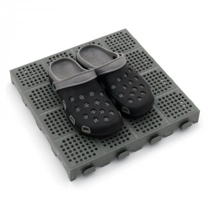 Šedá hnědá děrovaná plastová terasová dlaždice Linea Combi - 40 x 40 x 4,8 cm