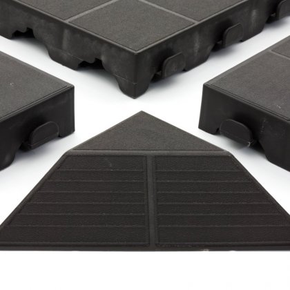 Tmavě hnědý plastový rohový nájezd pro terasové dlaždice Linea Combi - 4,8 cm - 4 ks