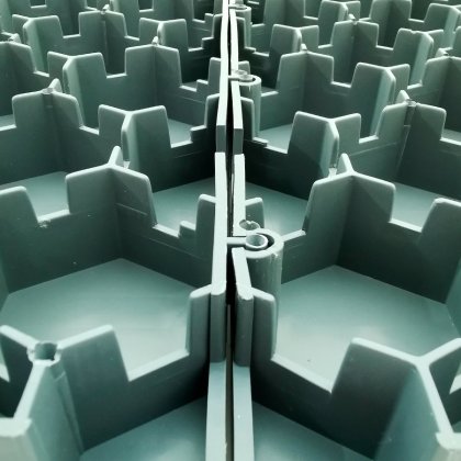 Zelená plastová zatravňovací dlažba Linea Salvaprato - 115,7 x 75,4 x 3 cm