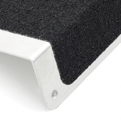 Černý hliníkový protiskluzový nášlap na schody - 63,5 x 12 x 4,5 cm