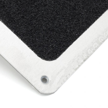 Černý hliníkový protiskluzový nášlap na schody - 63,5 x 12 x 4,5 cm