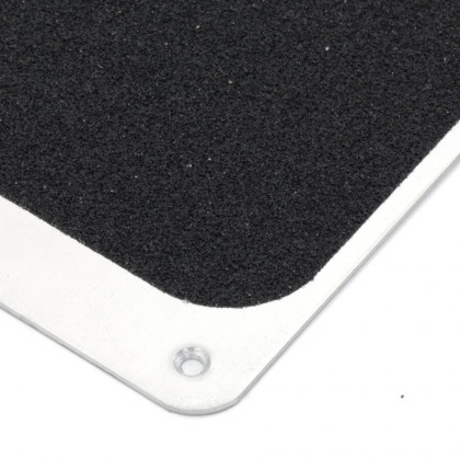 Černý hliníkový protiskluzový nášlap na schody - 1 m x 11,5 cm