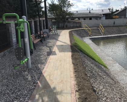 Zelená plastová zatravňovací dlažba STELLA GREEN - délka 50 cm, šířka 50 cm a výška 4 cm