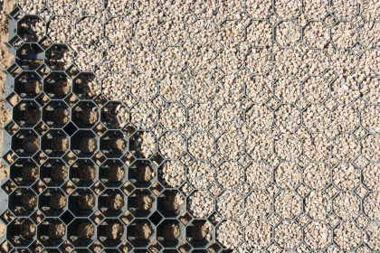 Černá plastová zatravňovací dlažba STELLA GREEN - délka 50 cm, šířka 50 cm a výška 4 cm