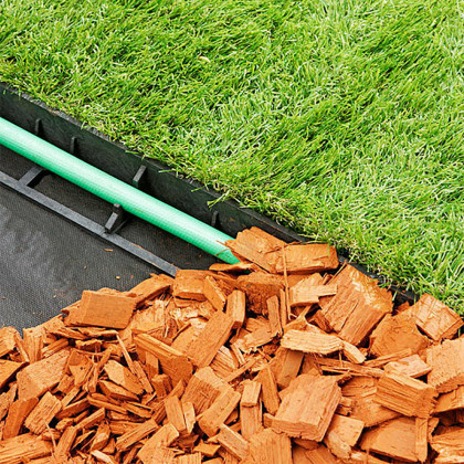 Černý plastový skrytý zahradní obrubník STELLA BORD - délka 100 cm, šířka 8 cm a výška 6 cm