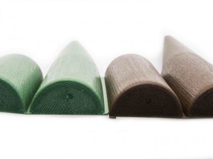 Hnědý plastový palisádový zahradní obrubník Wood - délka 25 cm a výška 12,5 cm