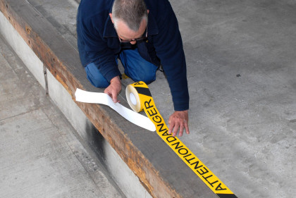 Korundová podlahová páska s potiskem - 18,3 m x 7,5 cm