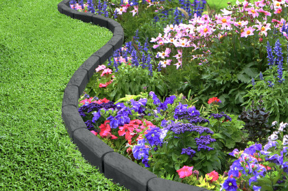 Hnědý gumový zahradní obrubník FLOMA Bricks - 120 x 5 x 15 cm