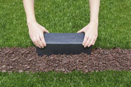 Grafitový gumový neviditelný zahradní obrubník FLOMA - 30 x 10 x 12 cm