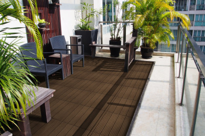 Hnědá gumová terasová dlažba FLOMA Cosmopolitan - 30 x 30 x 1,5 cm