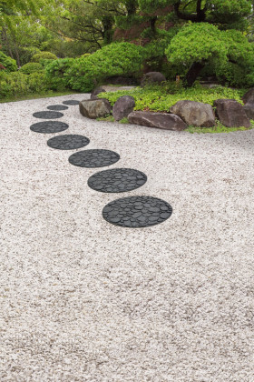 Šedá gumová terasová dlažba FLOMA River Rock - 45 x 45 x 2,2 cm