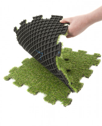 Zelená gumová puzzle terasová dlažba s umělou trávou FLOMA Comfort Tile - 40 x 40 x 2,5 cm
